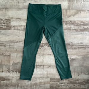 EUC Fabletics crop leggings